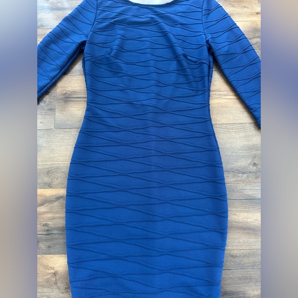 Windsor Blue Textured Bodycon Dress – Size M – Made in USA - Picture 3 of 8